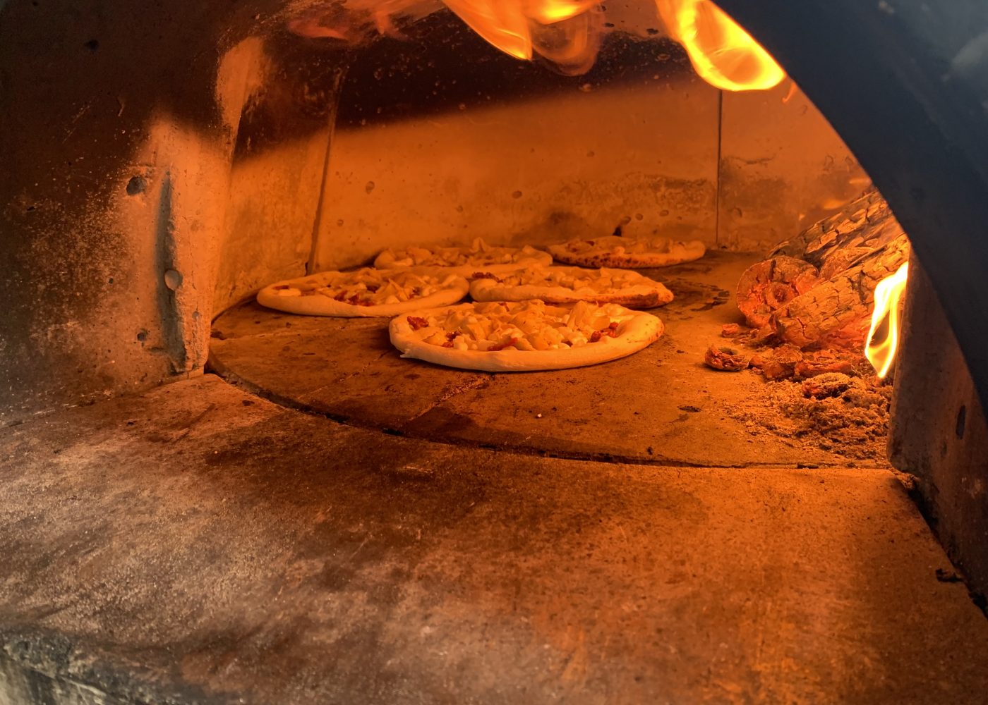 Mobile Woodfire Pizza Catering - Pizzeria On The Road