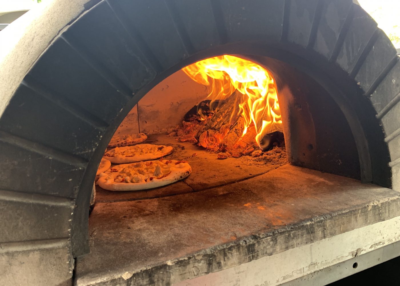 Mobile Woodfire Pizza Catering - Pizzeria On The Road